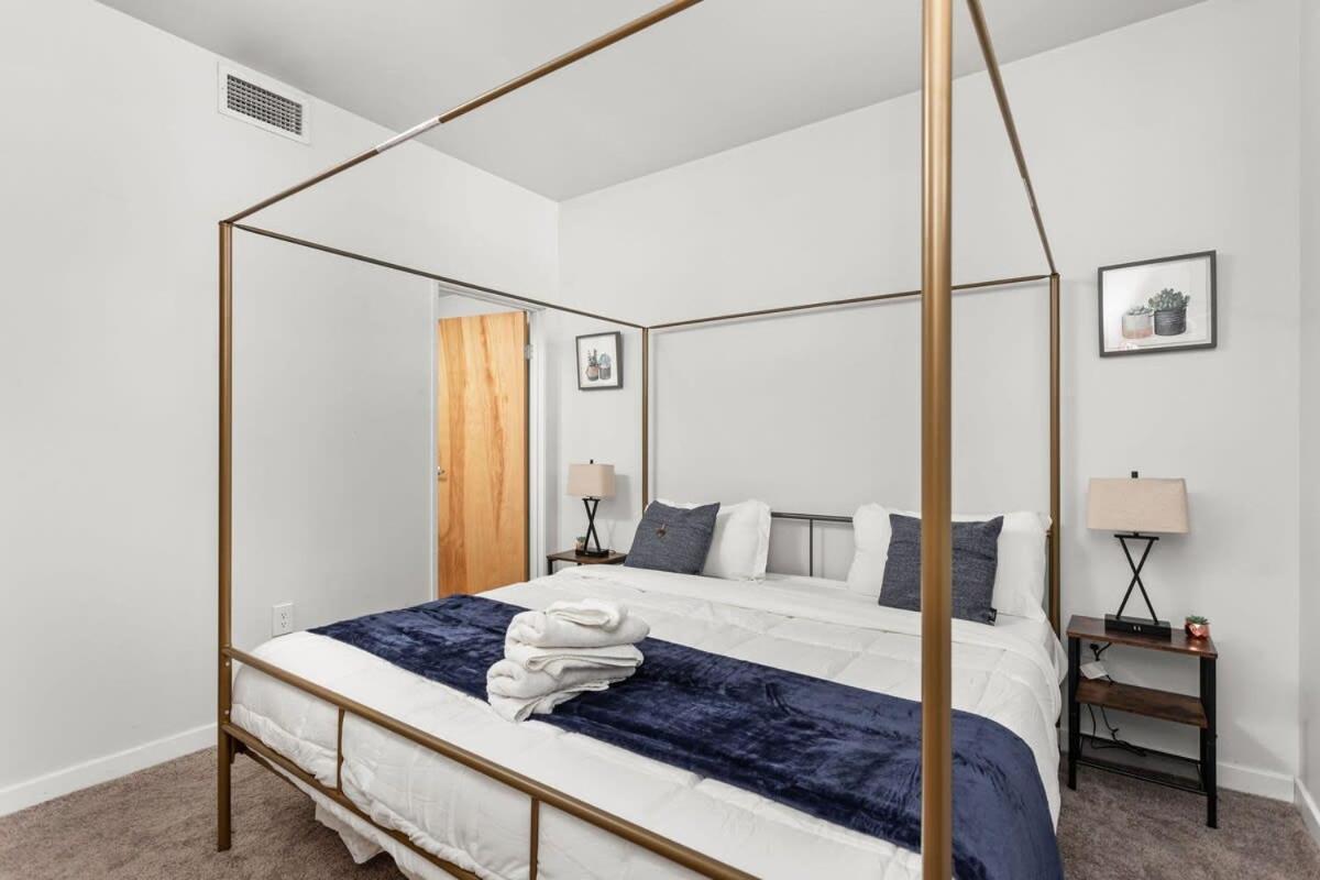 Modern Downtown 2br 2ba By Cozysuites Appartamento